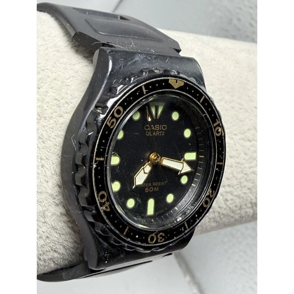 Casio Lx-82 New Battery Ladies Watch 31MM 8